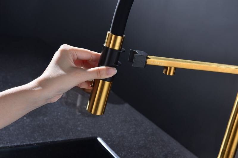 Смеситель для кухни Paulmark Ma213188-BG с подключением фильтра, брашированное золото Смеситель для кухни Paulmark Ma213188-BG с подключением фильтра, брашированное золото