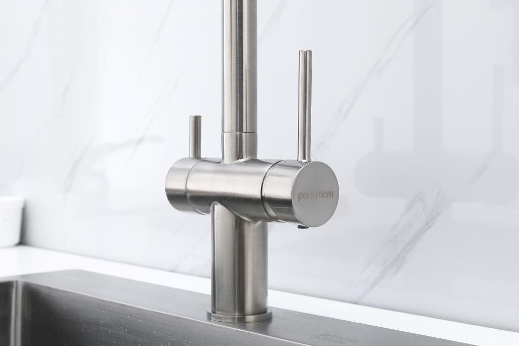 Смеситель для кухни PAULMARK Gravity Stärke Gr213888-BS нержавеющая сталь Смеситель для кухни PAULMARK Gravity Stärke Gr213888-BS нержавеющая сталь