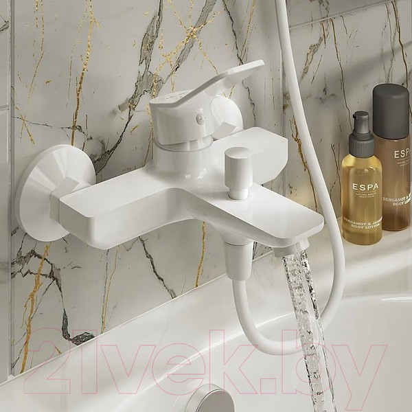 Смеситель AM.PM F88A10033 (белый) Смеситель AM.PM F88A10033 (белый)