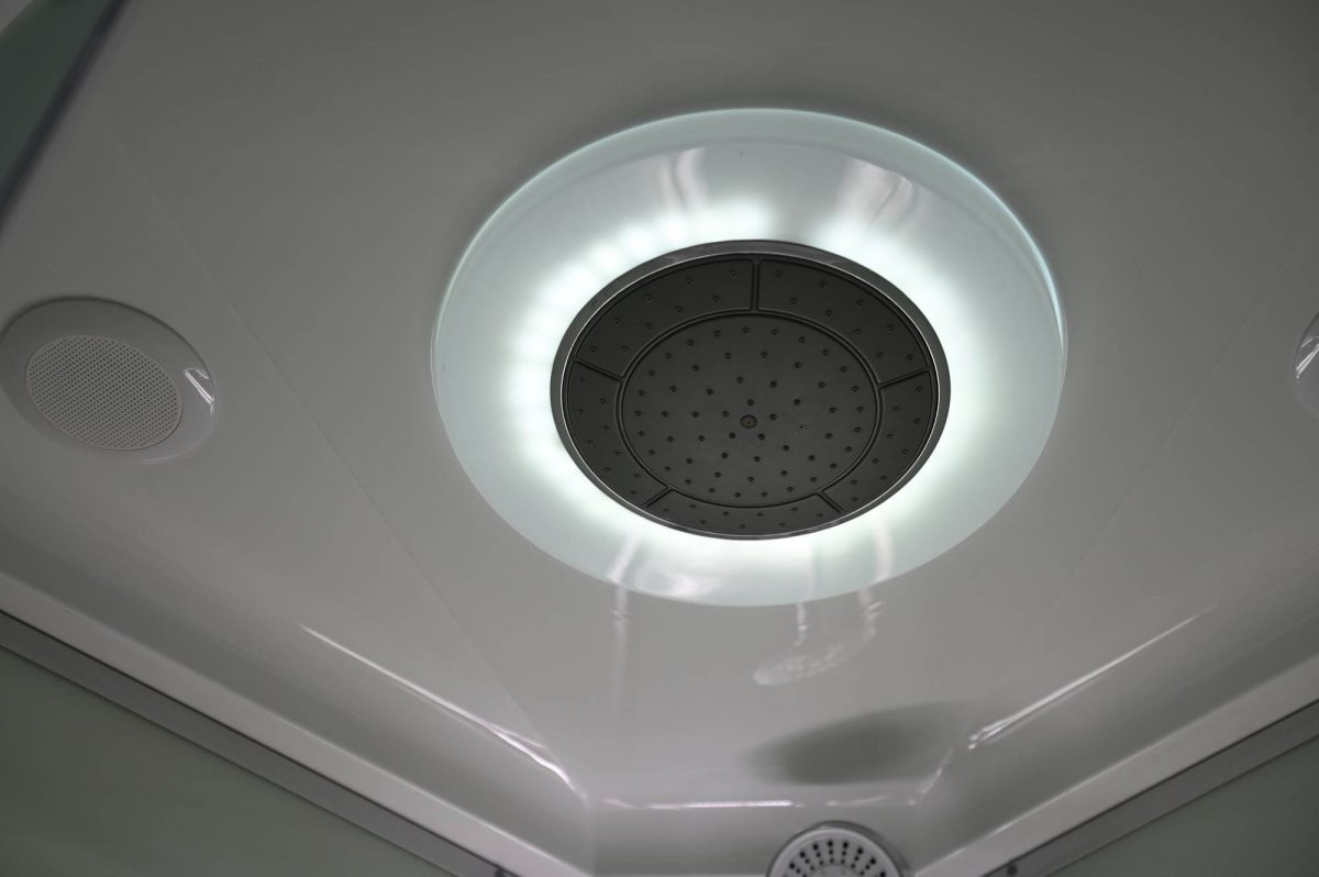Душевая кабина Avacan C3080 LED AVA 80x80 LED, стекла матовые, профиль хром Душевая кабина Avacan C3080 LED AVA 80x80 LED, стекла матовые, профиль хром