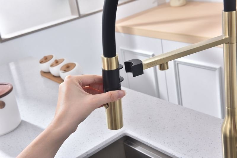 Смеситель для кухни PAULMARK MAGNETO ONE Ma213188-LG светлое золото Смеситель для кухни PAULMARK MAGNETO ONE Ma213188-LG светлое золото