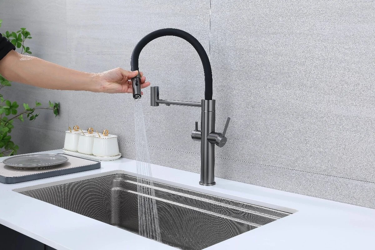 Смеситель для кухни Paulmark Nexus Ne213999-GM с подключением фильтра, оружейная сталь/черный Смеситель для кухни Paulmark Nexus Ne213999-GM с подключением фильтра, оружейная сталь/черный